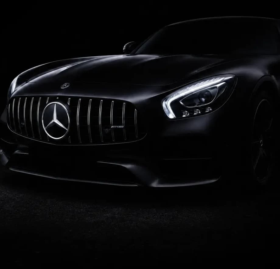 Mercedes-AMG front fascia, star emblem and illuminated headlight